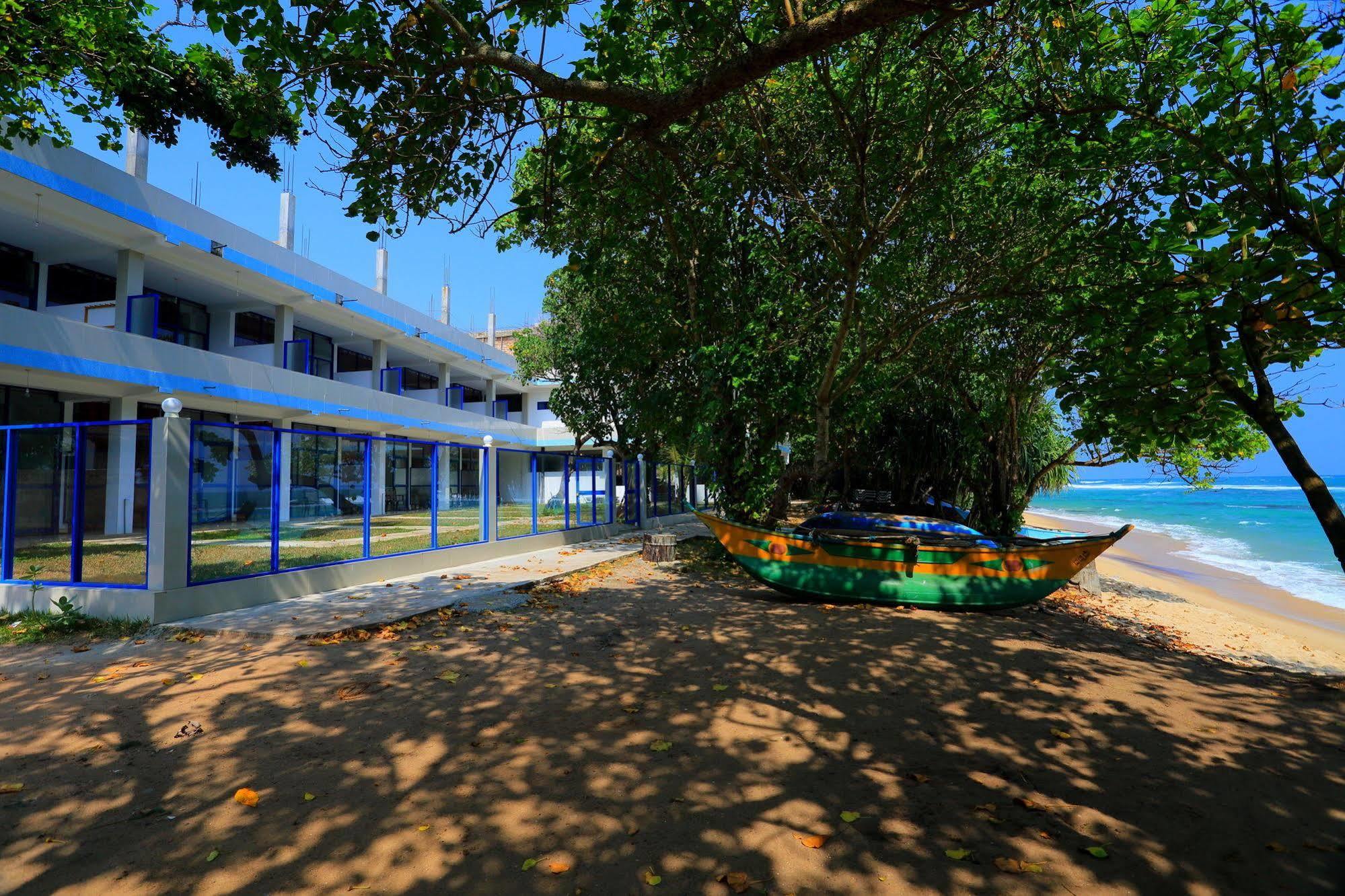 Paradise Beach Resort & Diving School Mirissa Kültér fotó